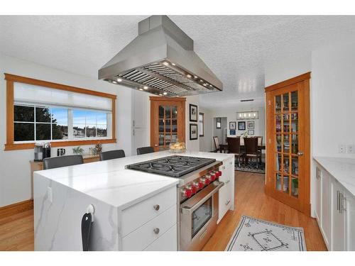 15 Rustic Crescent, Norglenwold, AB - Indoor Photo Showing Kitchen