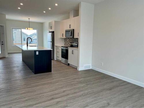 361 Spruce Street, Springbrook, AB - Indoor Photo Showing Kitchen