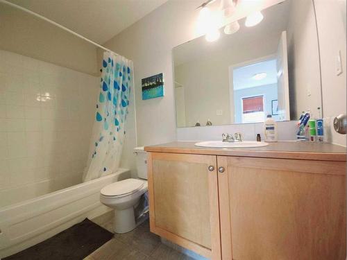 68-369 Inglewood Drive, Red Deer, AB - Indoor Photo Showing Bathroom