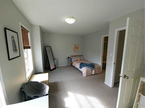 68-369 Inglewood Drive, Red Deer, AB - Indoor Photo Showing Bedroom