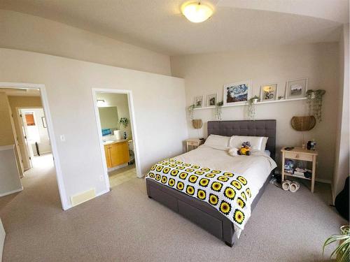 68-369 Inglewood Drive, Red Deer, AB - Indoor Photo Showing Bedroom