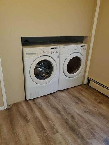 43 Gibson Close, Red Deer, AB - Indoor Photo Showing Laundry Room