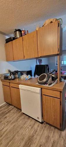 43 Gibson Close, Red Deer, AB - Indoor Photo Showing Kitchen