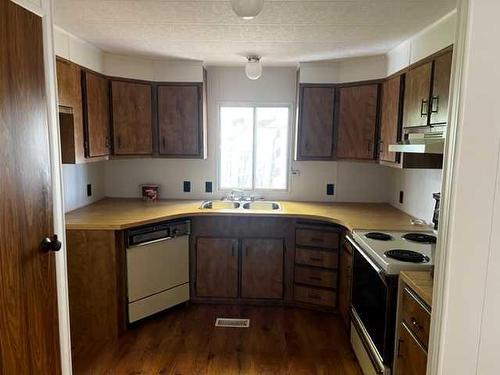 199 Grand Avenue, Norglenwold, AB - Indoor Photo Showing Kitchen With Double Sink