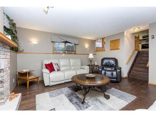 9 Dandell Close, Red Deer, AB - Indoor Photo Showing Living Room