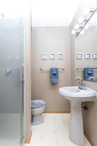 9 Dandell Close, Red Deer, AB - Indoor Photo Showing Bathroom