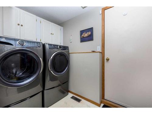 9 Dandell Close, Red Deer, AB - Indoor Photo Showing Laundry Room