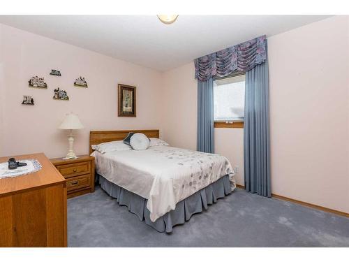 9 Dandell Close, Red Deer, AB - Indoor Photo Showing Bedroom