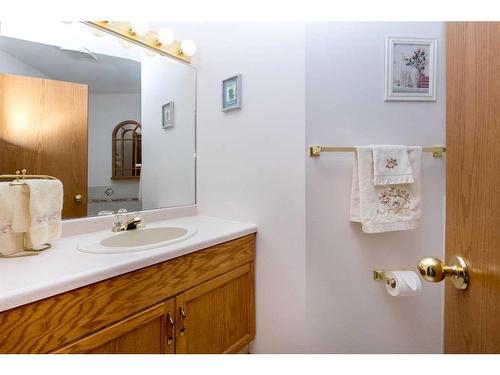 9 Dandell Close, Red Deer, AB - Indoor Photo Showing Bathroom