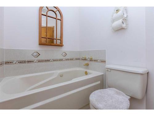 9 Dandell Close, Red Deer, AB - Indoor Photo Showing Bathroom