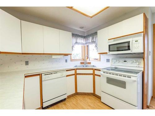 4907 53 Street, Stettler, AB - Indoor Photo Showing Kitchen With Double Sink