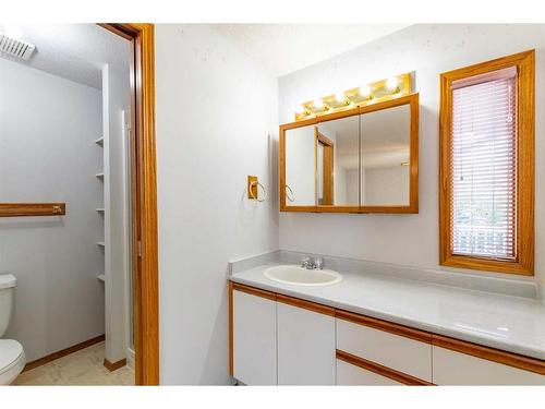 4907 53 Street, Stettler, AB - Indoor Photo Showing Bathroom