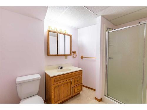 4907 53 Street, Stettler, AB - Indoor Photo Showing Bathroom