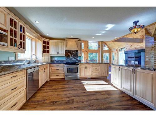 32-41124 Range Road 282, Gull Lake, AB - Indoor Photo Showing Kitchen