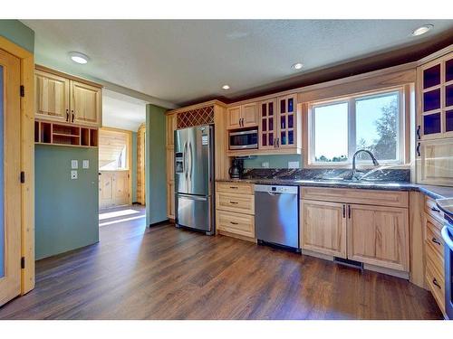 32-41124 Range Road 282, Gull Lake, AB - Indoor Photo Showing Kitchen With Double Sink