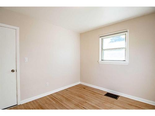 4606 41 Avenue, Red Deer, AB - Indoor Photo Showing Other Room