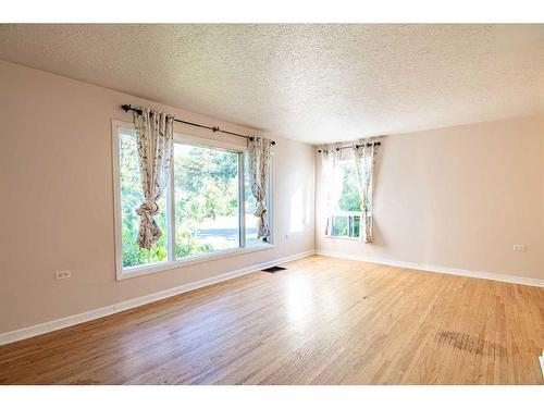 4606 41 Avenue, Red Deer, AB - Indoor Photo Showing Other Room