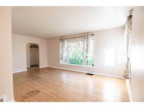 4606 41 Avenue, Red Deer, AB - Indoor Photo Showing Other Room