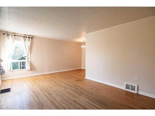 4606 41 Avenue, Red Deer, AB - Indoor Photo Showing Other Room