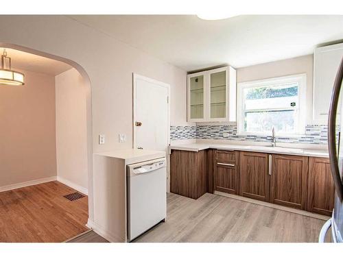 4606 41 Avenue, Red Deer, AB - Indoor Photo Showing Kitchen With Double Sink