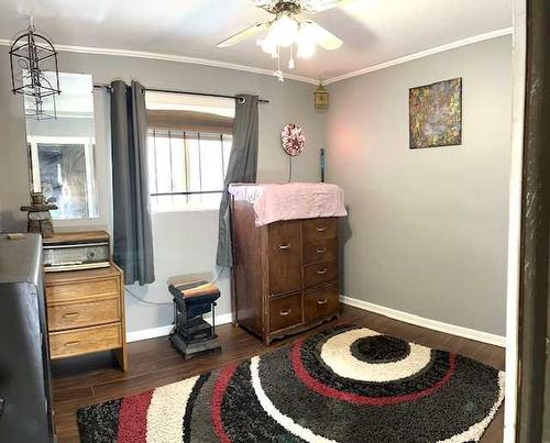 4 Selkirk Avenue, Hughenden, AB - Indoor Photo Showing Bedroom