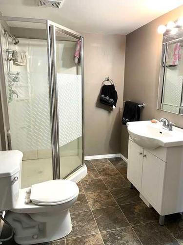 4 Selkirk Avenue, Hughenden, AB - Indoor Photo Showing Bathroom