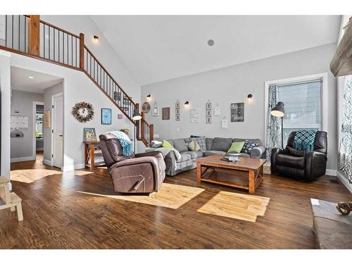 7039-35468 Range Road 30, Rural Red Deer County, AB - Indoor Photo Showing Living Room