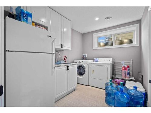 7039-35468 Range Road 30, Rural Red Deer County, AB - Indoor Photo Showing Laundry Room