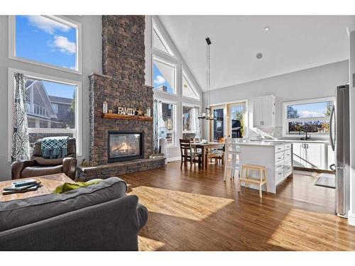 7039-35468 Range Road 30, Rural Red Deer County, AB - Indoor Photo Showing Living Room With Fireplace