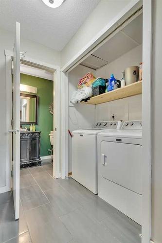 27 Kirby Street, Red Deer, AB - Indoor Photo Showing Laundry Room