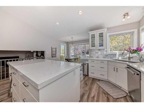 14 Doran Crescent, Red Deer, AB - Indoor Photo Showing Kitchen