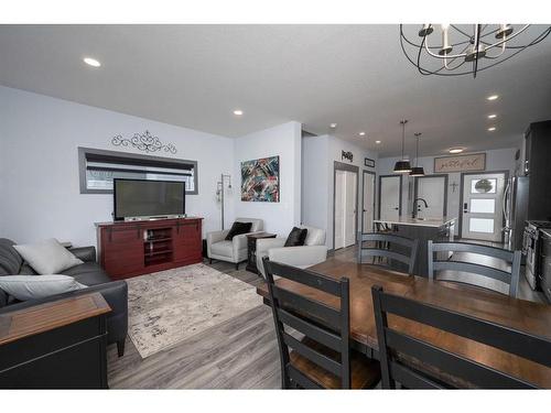 26 Earl Close, Red Deer, AB - Indoor Photo Showing Living Room