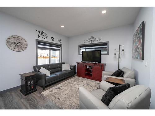 26 Earl Close, Red Deer, AB - Indoor Photo Showing Living Room