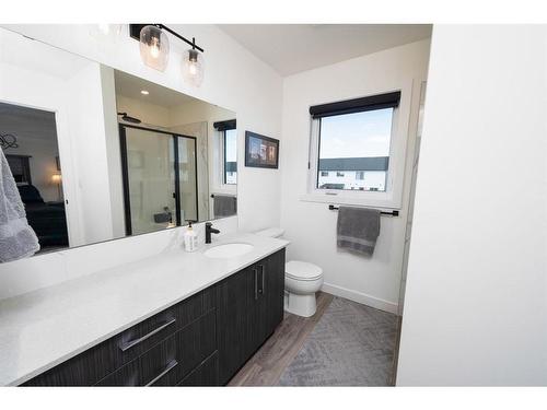 26 Earl Close, Red Deer, AB - Indoor Photo Showing Bathroom