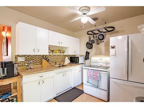 3818 39 Street, Red Deer, AB - Indoor Photo Showing Kitchen