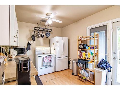 3818 39 Street, Red Deer, AB - Indoor Photo Showing Kitchen