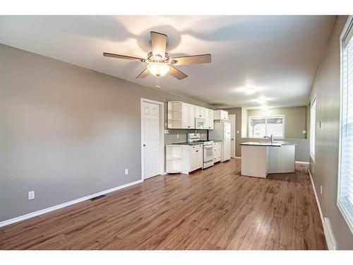 4808 49 Street, Innisfail, AB - Indoor Photo Showing Kitchen