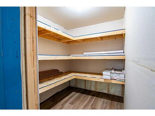 4808 49 Street, Innisfail, AB - Indoor With Storage