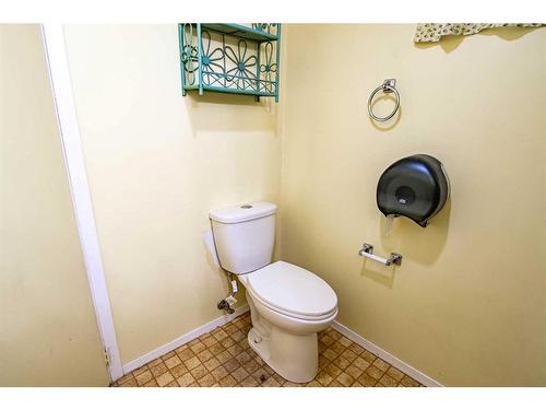 4808 49 Street, Innisfail, AB - Indoor Photo Showing Bathroom