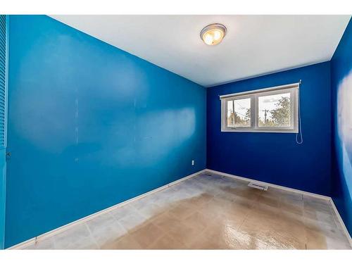 4410 33A Street, Red Deer, AB - Indoor Photo Showing Other Room