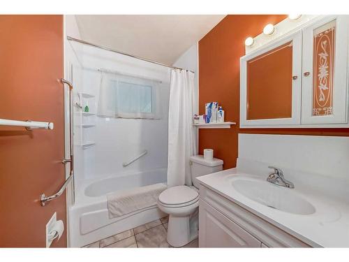 4410 33A Street, Red Deer, AB - Indoor Photo Showing Bathroom