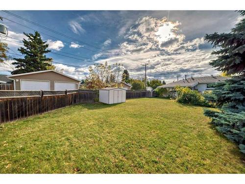 4410 33A Street, Red Deer, AB - Outdoor