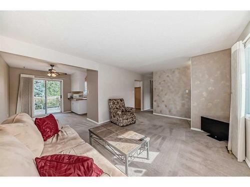 4410 33A Street, Red Deer, AB - Indoor Photo Showing Living Room