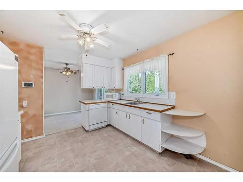 4410 33A Street, Red Deer, AB - Indoor Photo Showing Kitchen