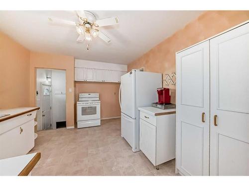 4410 33A Street, Red Deer, AB - Indoor Photo Showing Kitchen