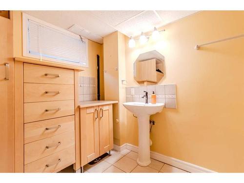 3605 42 Avenue, Red Deer, AB - Indoor Photo Showing Bathroom