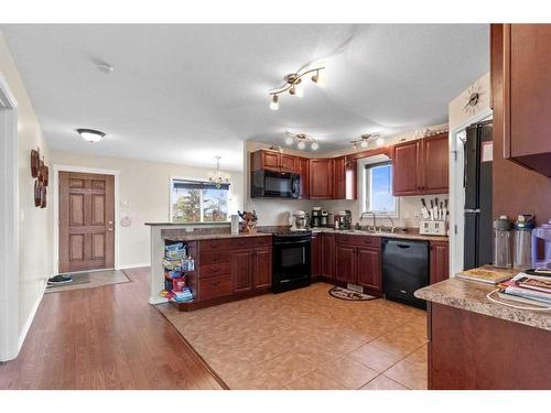 4021-25054 South Pine Lake Road, Rural Red Deer County, AB - Indoor Photo Showing Kitchen