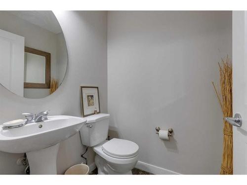 351-2233 34 Avenue Sw, Calgary, AB - Indoor Photo Showing Bathroom