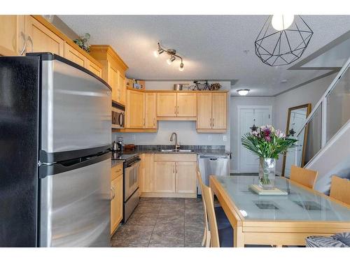 351-2233 34 Avenue Sw, Calgary, AB - Indoor Photo Showing Kitchen With Double Sink