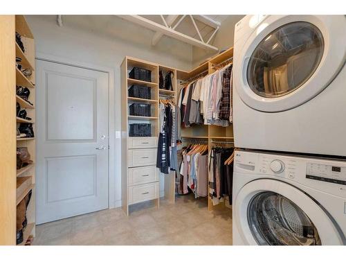 351-2233 34 Avenue Sw, Calgary, AB - Indoor Photo Showing Laundry Room